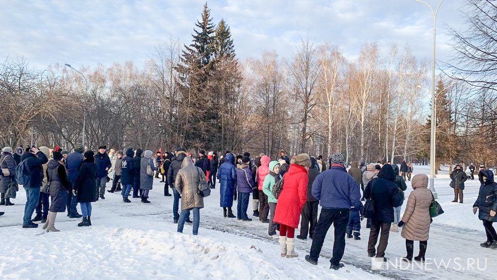 Новый День: В Екатеринбурге начался очередной пикет против QR-кодов (ФОТО)
