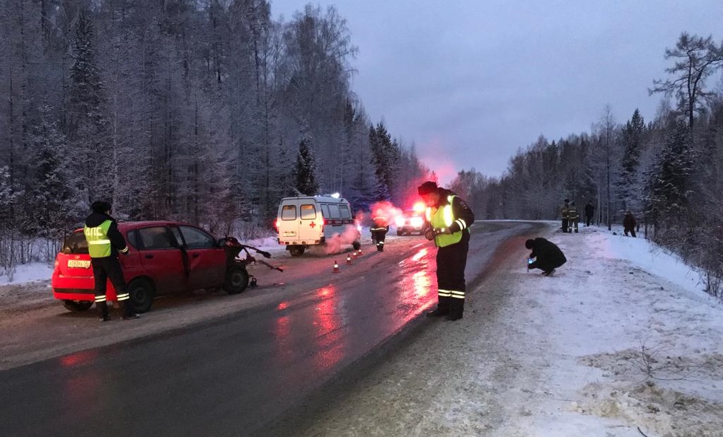 Новый День: В снегопады на свердловских дорогах произошло 300 аварий: пять человек погибли