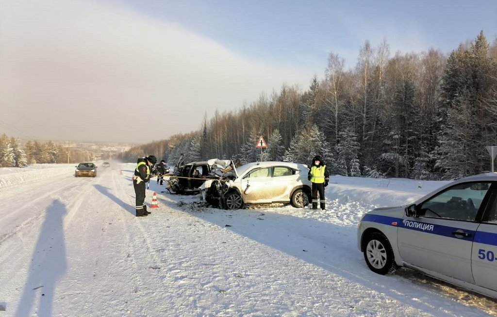 Новый День: В ДТП на Северном Урале погибли ребенок и взрослый. Еще трое ранены (ФОТО)