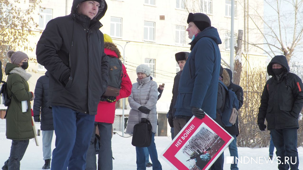 Новый День: Полиция выгнала участников пикета За мир и дружбу с аллеи у КРК Уралец (ФОТО)