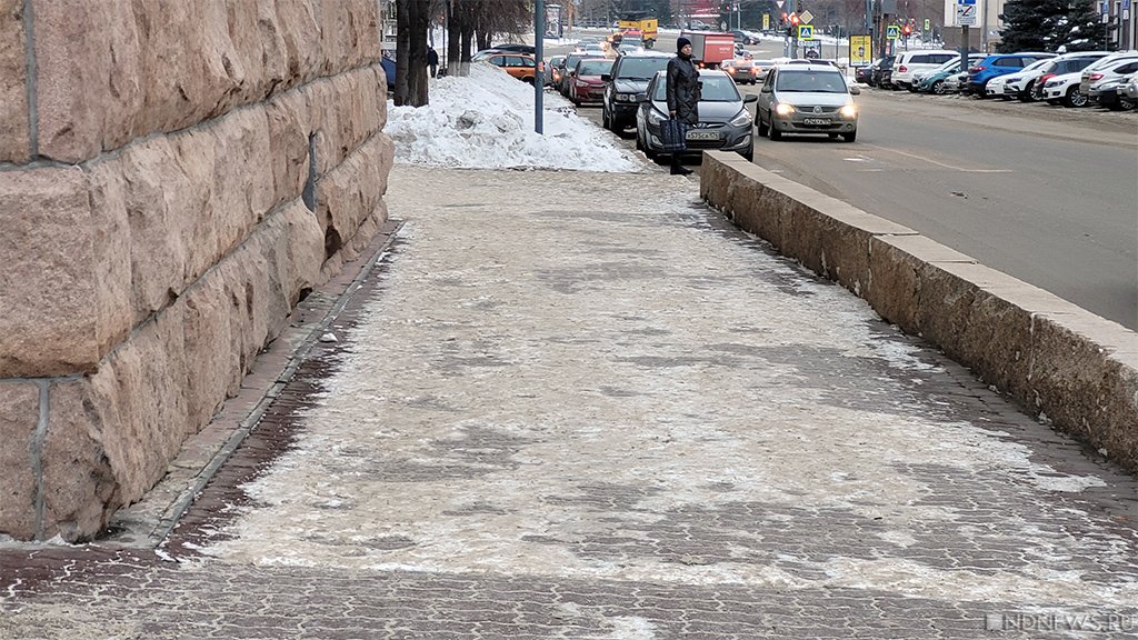 Новый День: В Челябинске тротуары чистят только перед мэрией (ФОТО)