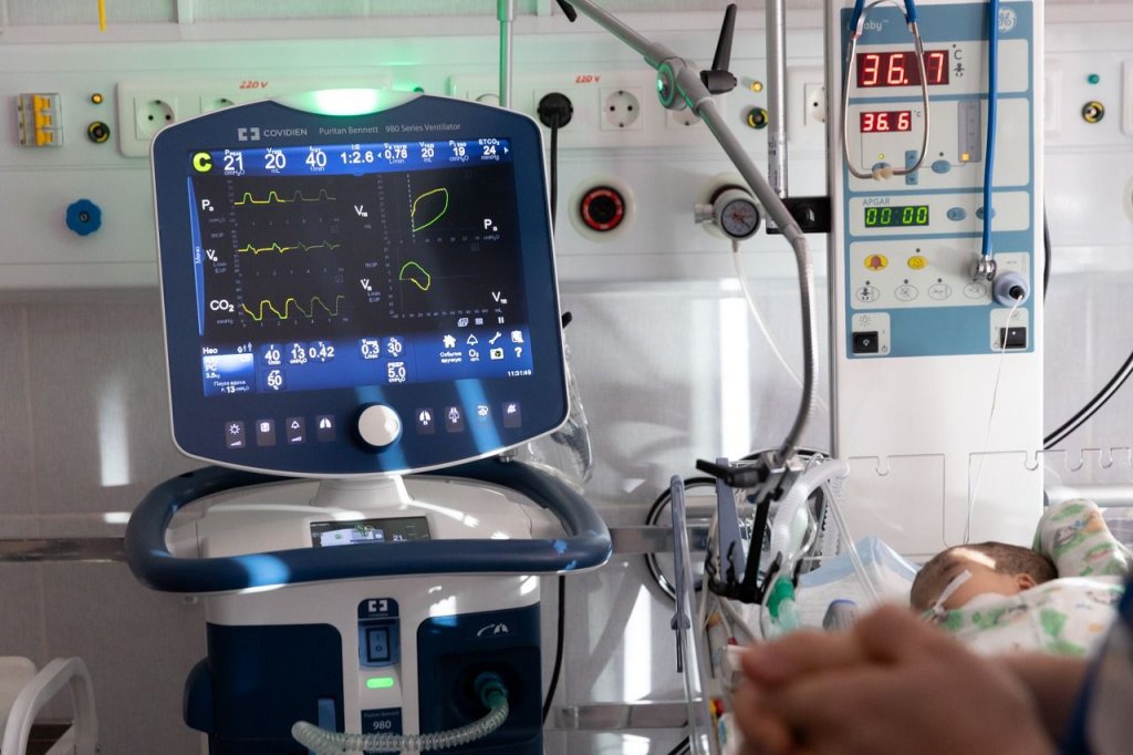 Новый День: Фонд святой Екатерины купил в детскую больницу аппараты ИВЛ для малышей с весом от 500 грамм