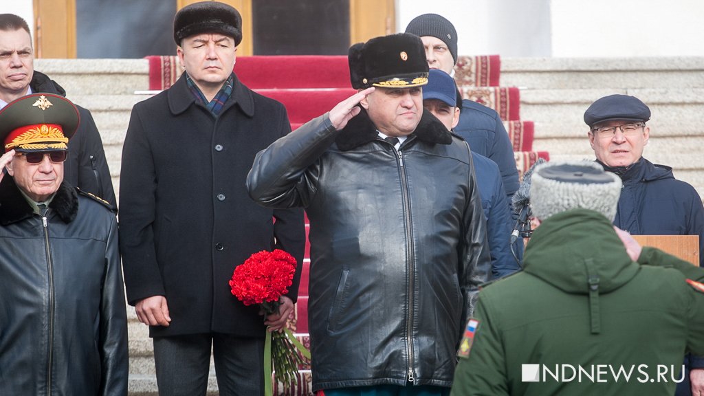 Новый День: В Екатеринбурге открыли памятник героям фильма Офицеры (ФОТО)