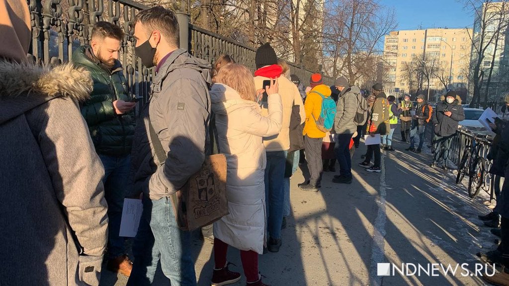 Новый День: Группа екатеринбуржцев пришла в прокуратуру с просьбой проверить действия Путина (ФОТО)