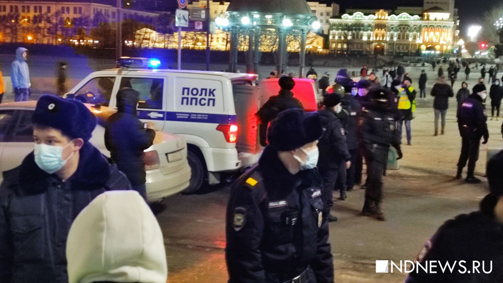 Новый День: На антивоенном шествии в Екатеринбурге задержали около 20 человек