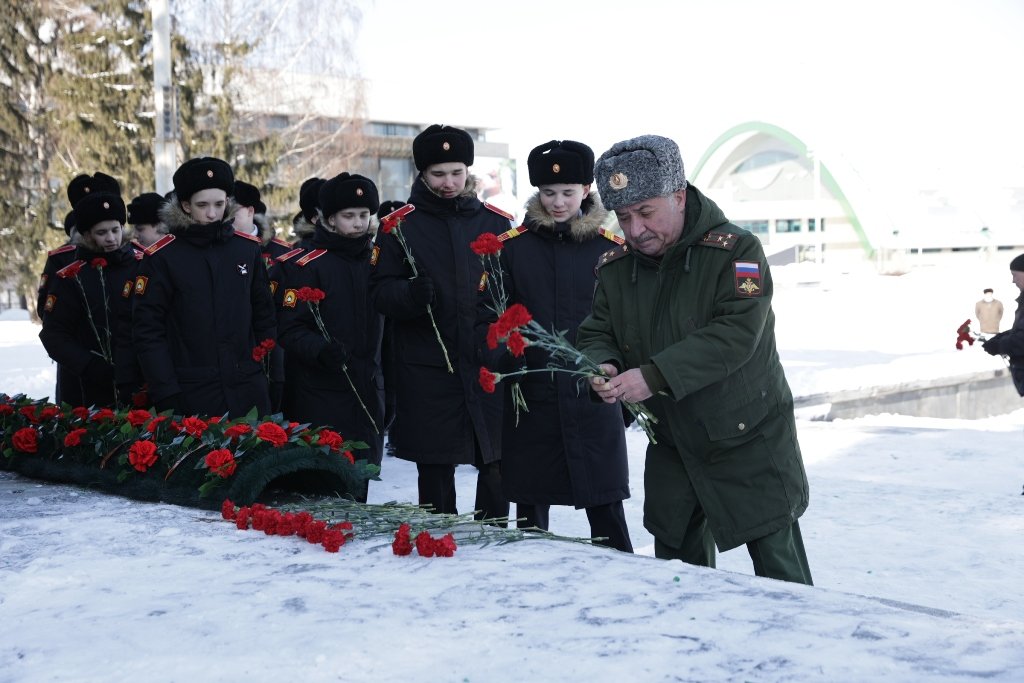 Новый День: В Екатеринбурге почтили память легендарного разведчика (ФОТО)