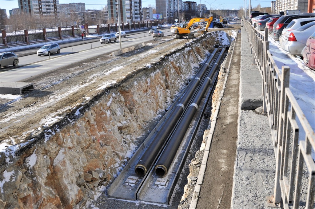 Новый День: На месте строительства трамвая из Академического начали укладывать магистральные теплосети (ФОТО)