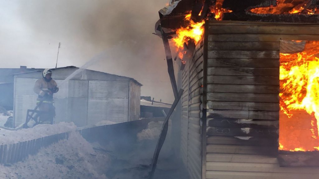 Новый День: В труднодоступной деревне Таборинского района сгорел культурный центр (ФОТО)