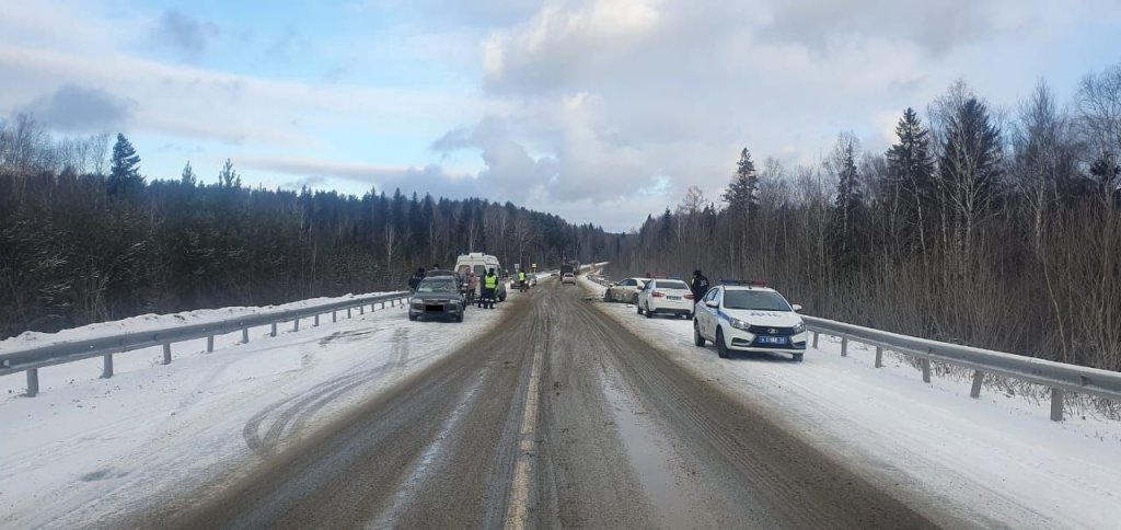 Новый День: В ДТП на Серовском тракте погиб попутчик одного из водителей (ФОТО)