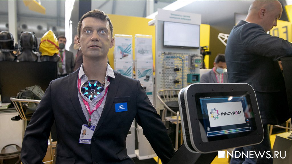 Новый День: Крипота!: звездой туристической выставки стал робот Алекс, способный работать в отеле (ФОТО, ВИДЕО)