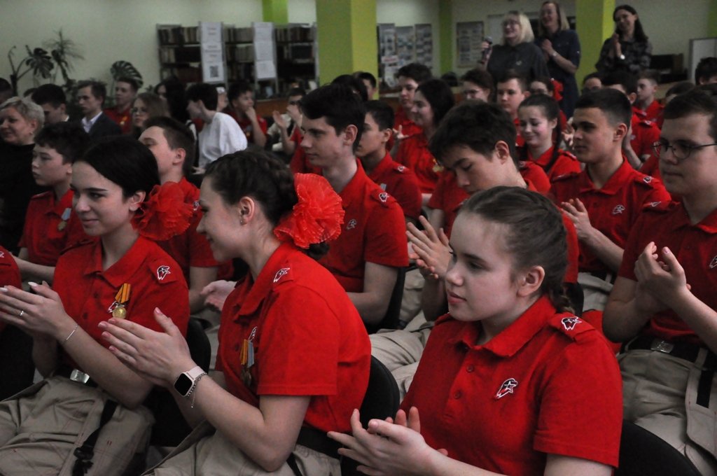 Новый День: Российские разведчики, нелегально работавшие в США и Канаде, провели урок для школьников Академического (ФОТО)