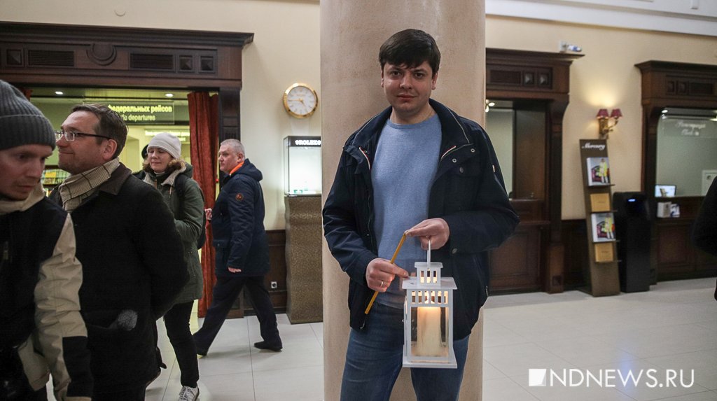 Новый День: Как в Екатеринбурге встретили Благодатный огонь (ФОТО)