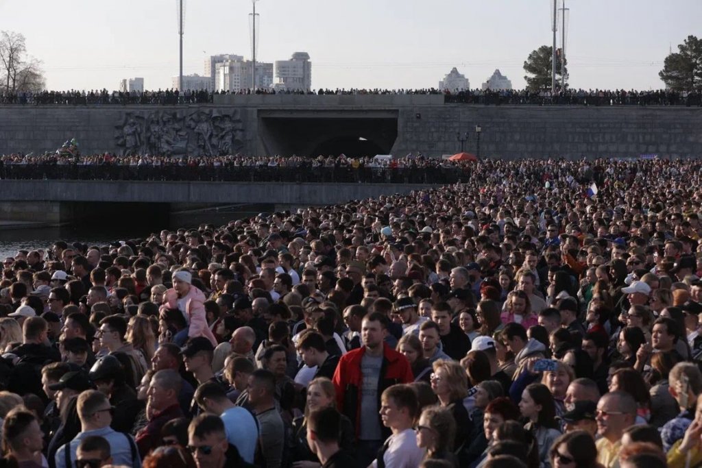 Новый День: Концерт в Историческом сквере посетили 250 тысяч екатеринбуржцев (ФОТО)
