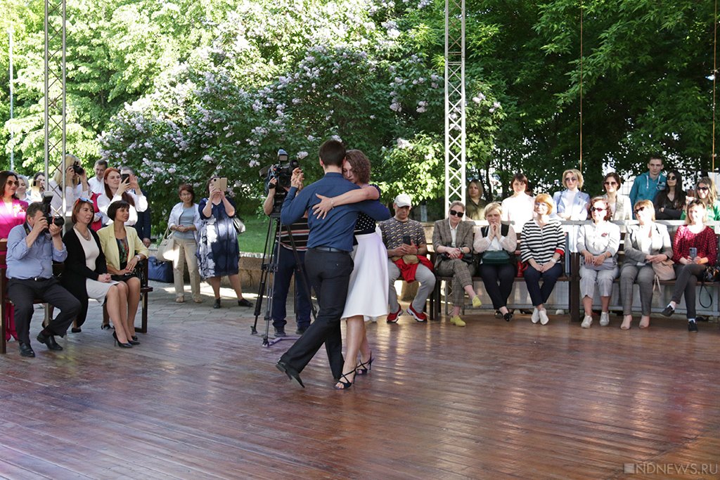 Новый День: Почувствуйте друг друга: в Челябинске открылась Школа свадебного танца (ФОТО)