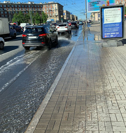 Новый День: Забитые ливневки приведут к потопам в Петербурге летом-2022
