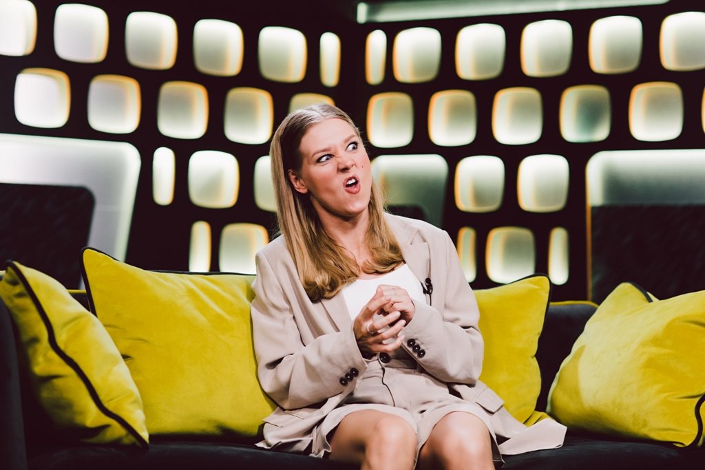 Новый День: Кристина Асмус рассказала, как озвучивала постельную сцену для сериала Люся (ФОТО)