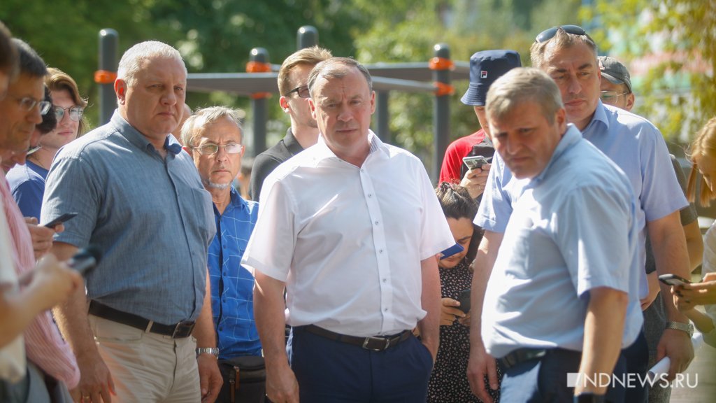 Выпало орел. Горожане Екатеринбург. Орлов мэр Екатеринбурга фото. Сквер пограничников Орел. Алексей долгов Орел.