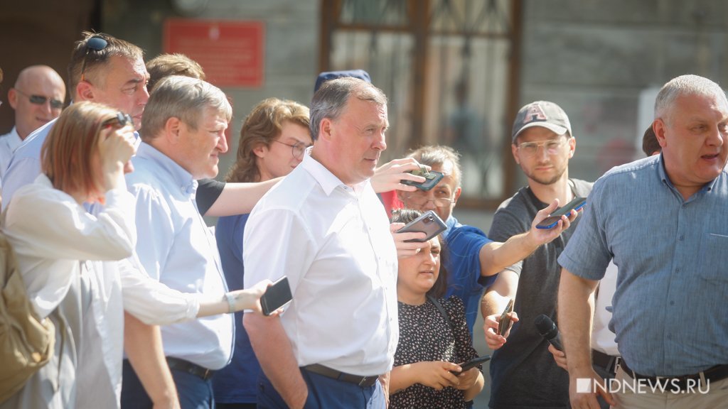 Выпало орел. Орлов мэр Екатеринбурга. Горожане Екатеринбург. Августовский день. Орлов мэр Екатеринбурга фото.