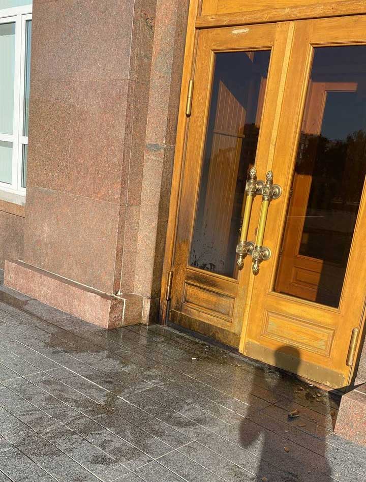 Новый День: В здание администрации Орловской области бросили коктейли Молотова (ФОТО)