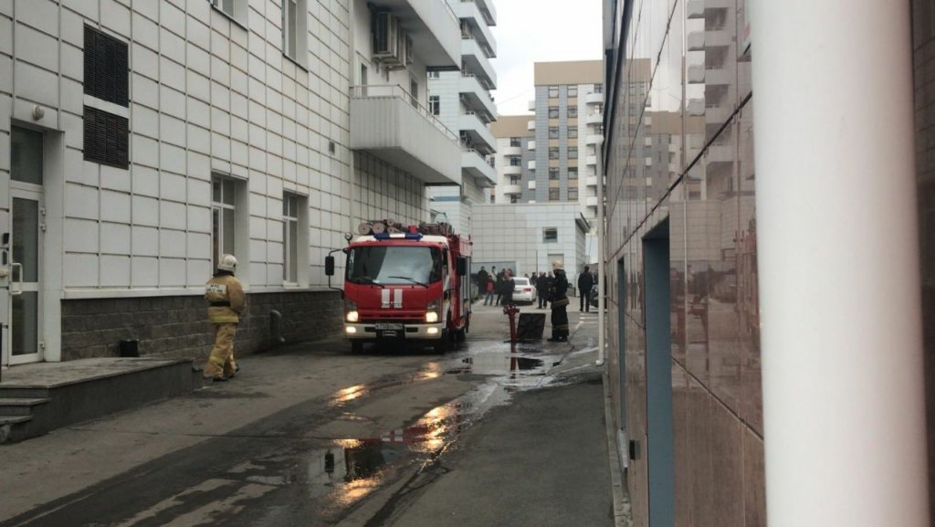 Новый День: В центре Екатеринбурга эвакуировались 350 человек из-за пожара (ФОТО)