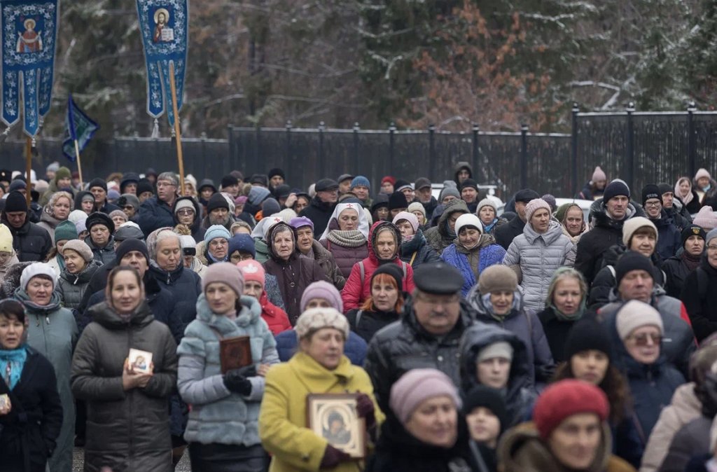 Новый День: Крестный ход в Екатеринбурге собрал тысячи верующих (ФОТО)