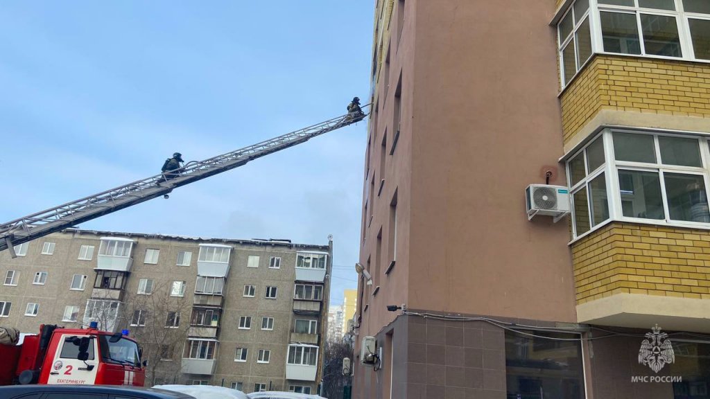Новый День: В Екатеринбурге загорелся 16-этажный жилой дом (ФОТО)