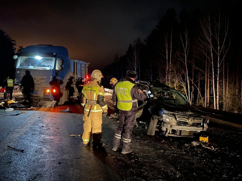 Новый День: В крупной ночной аварии под Нижним Тагилом погибли два человека (ФОТО)