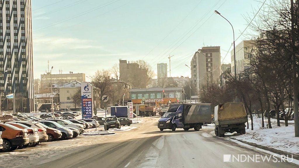 Новый День: Из-за коммунальной аварии перекрыли улицу в центре города (ФОТО)