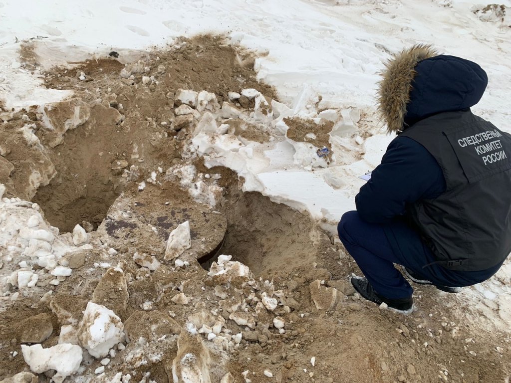 Новый День: В Лабытнанги ребёнок упал в яму при ремонте труб, силовики начали проверку