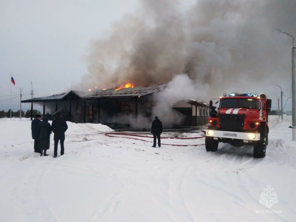 Новый День: В Свердловской области загорелась лыжная база