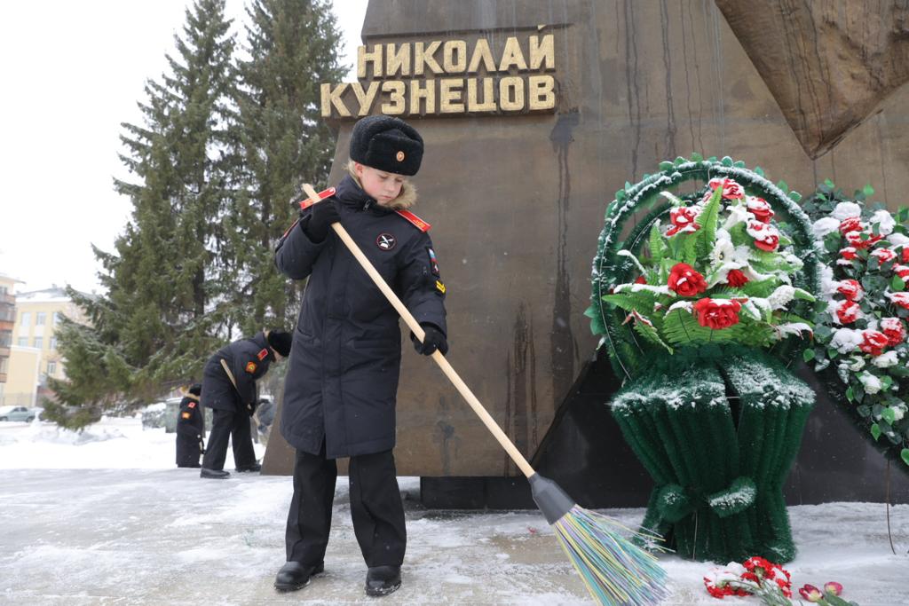 Новый День: В Екатеринбурге почтили память разведчика Николая Кузнецова