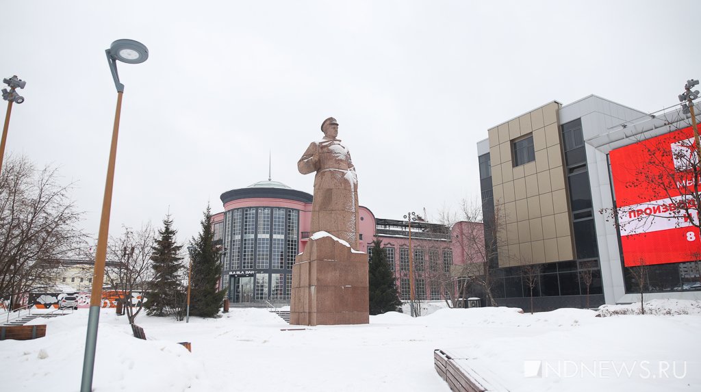 Новый День: 300 фактов о Екатеринбурге. По городу путешествовал 160-тонный памятник