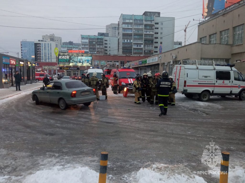 Новый День: Пожар на станции метро Уралмаш: эвакуированы 385 человек (ФОТО)