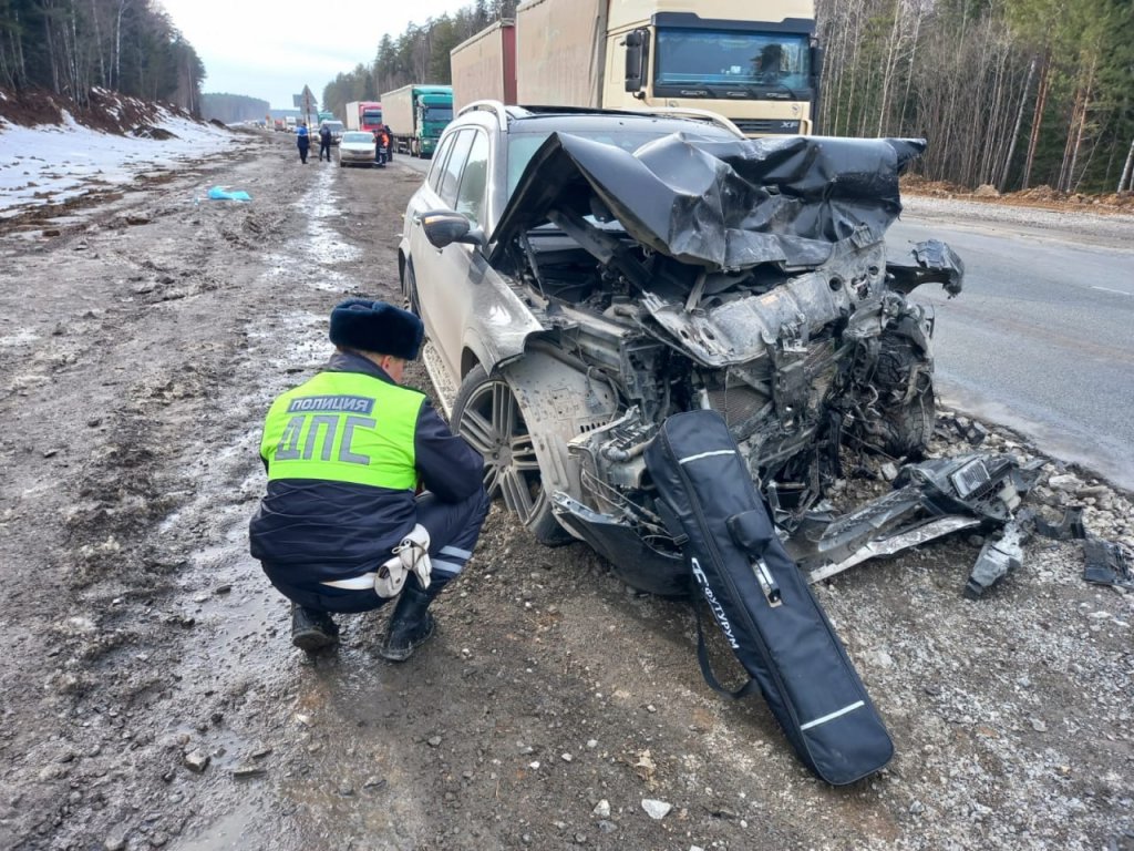 Новый День: На Пермском тракте водитель Мерседеса уснул за рулем и устроил смертельную аварию