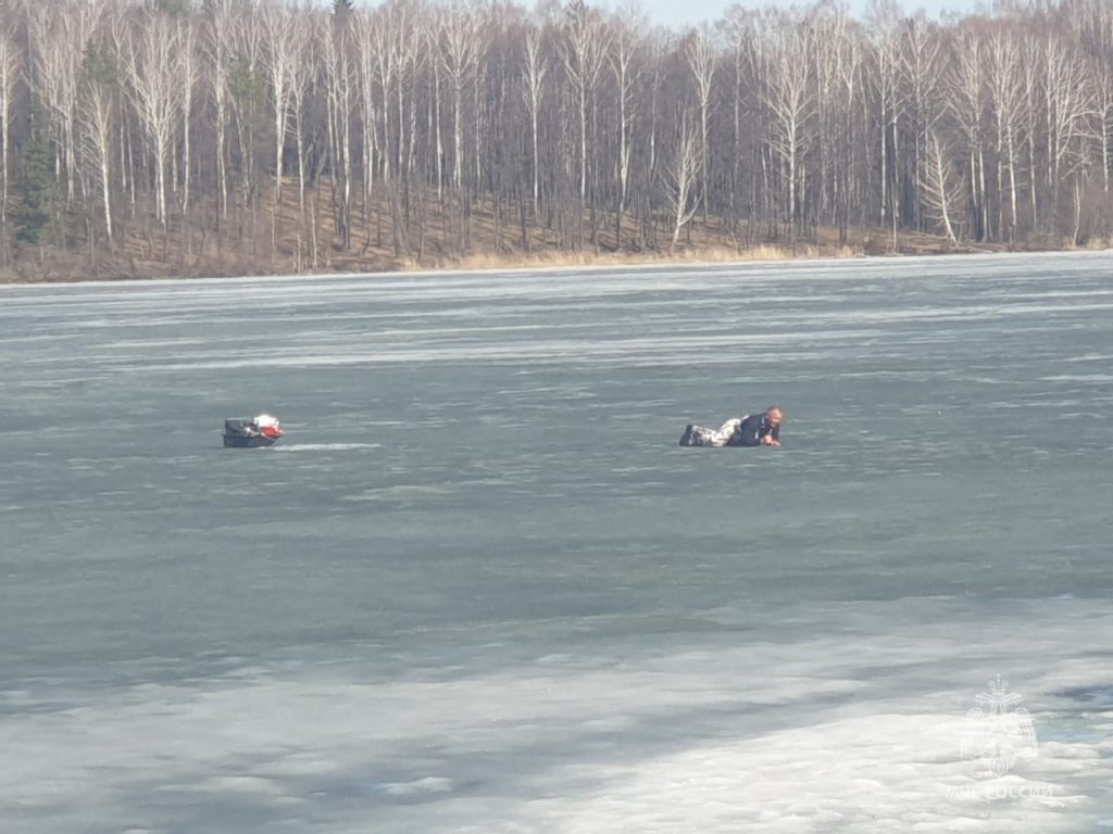 Новый День: За сутки спасли 33 свердловчан, провалившихся под лед (ФОТО, ВИДЕО)