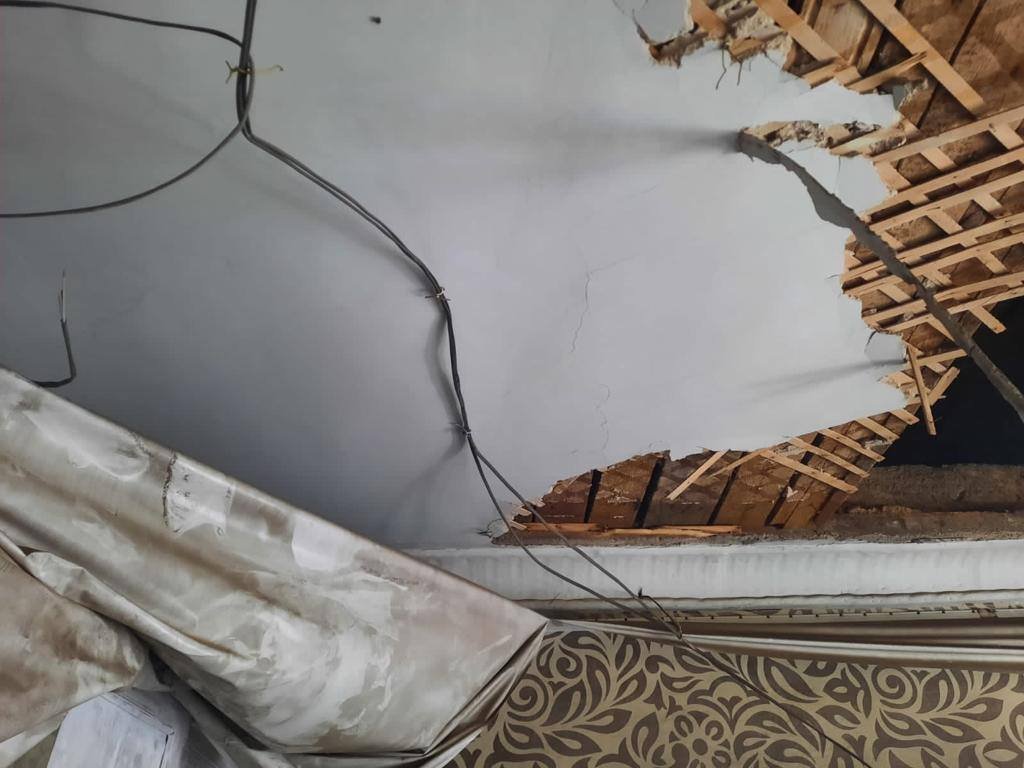 Новый День: В Екатеринбурге обрушился потолок в жилой многоэтажке (ФОТО)