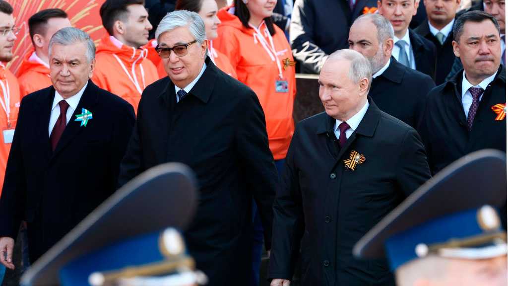Новый День: Путин на параде Победы: Против нашей Родины вновь развязана настоящая война