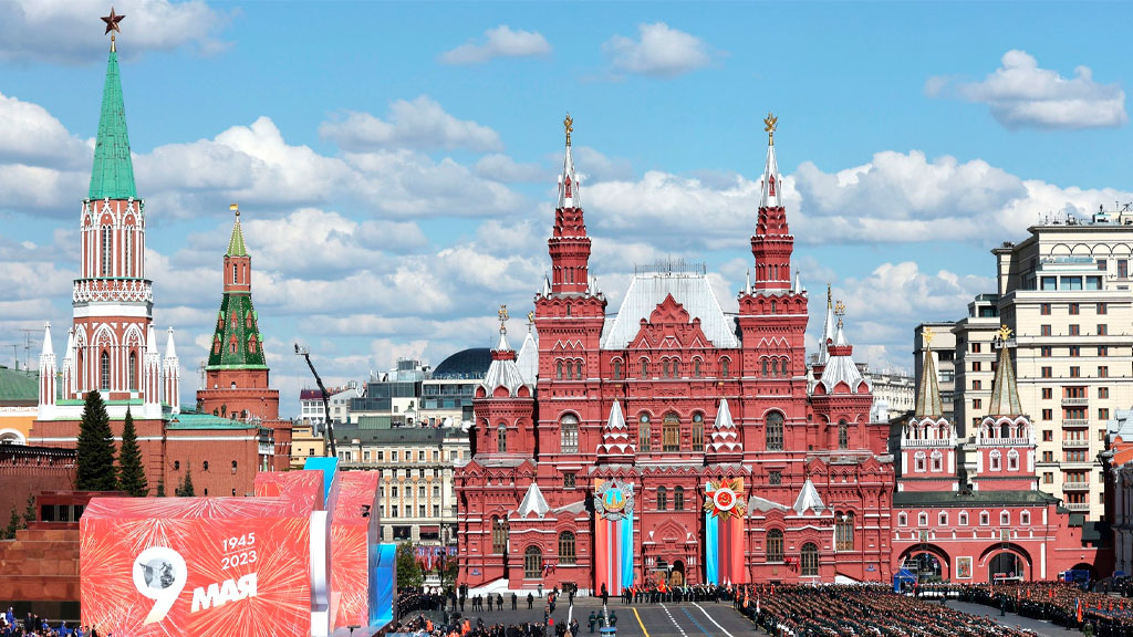 Новый День: Путин на параде Победы: Против нашей Родины вновь развязана настоящая война