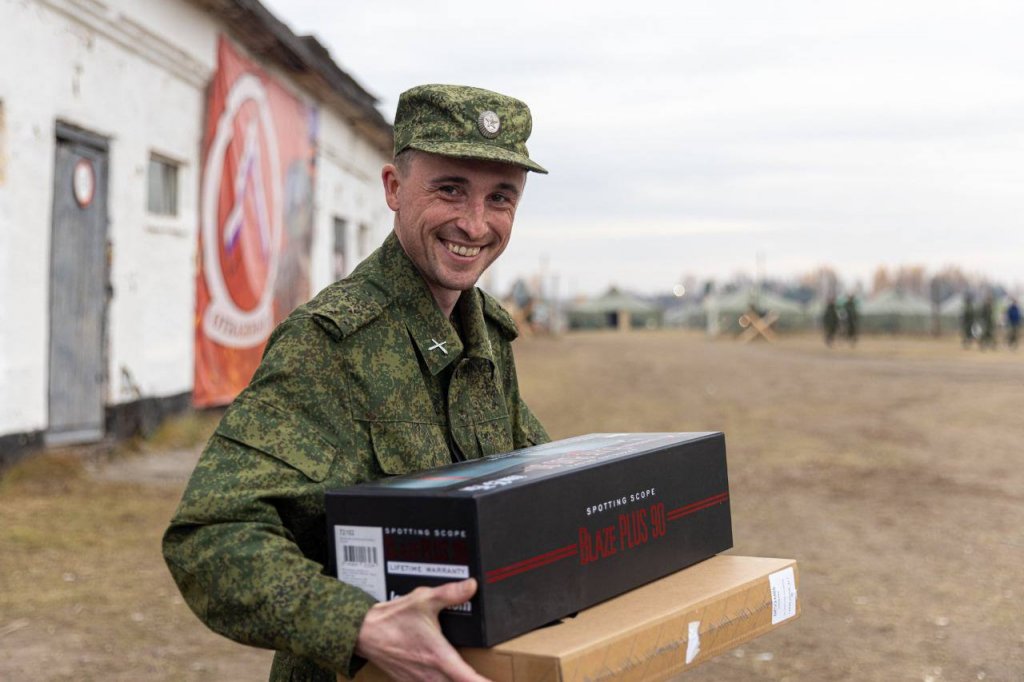 Новый День: Депутат Вихарев передал квадрокоптер командиру батареи артиллеристов (ФОТО)