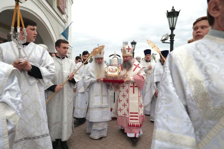 Новый День: В Екатеринбург прибыл ковчег с частью мощей Георгия Победоносца (ФОТО)