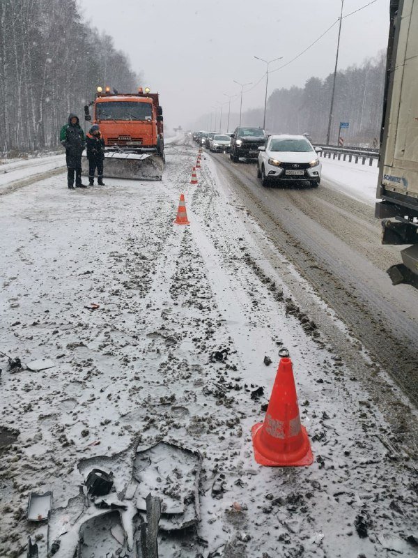 Новый День: В Свердловской области кроссовер столкнулся с грузовиком