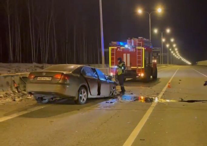 Новый День: Водитель влетел в бетонное ограждение: смертельное ДТП на ЕКАДе (ФОТО)