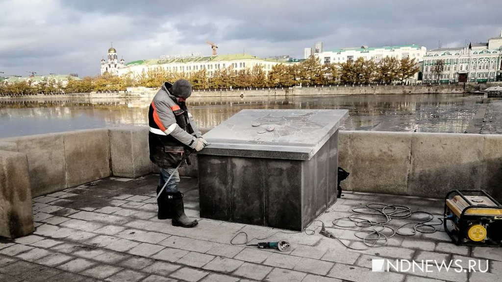 Новый День: Надгробную плиту с картой Екатеринбурга начали переделывать (ФОТО, ВИДЕО)