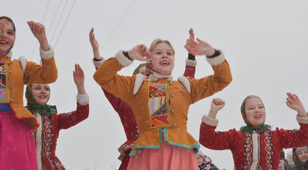 Новый День: Екатеринбуржцы встретили новогодний поезд (ФОТО, ВИДЕО)