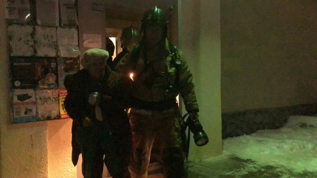 Новый День: В Екатеринбурге пожарные спасли из огня 10 человек (ФОТО)