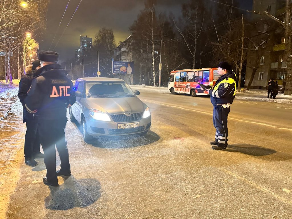 Ребенок попал под машину, возвращаясь с тренировки по шахматам (ФОТО) / 20  декабря 2023 | Екатеринбург, Новости дня 20.12.23 | © РИА Новый День