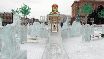 В главном ледовом городке Челябинска закрыли горки