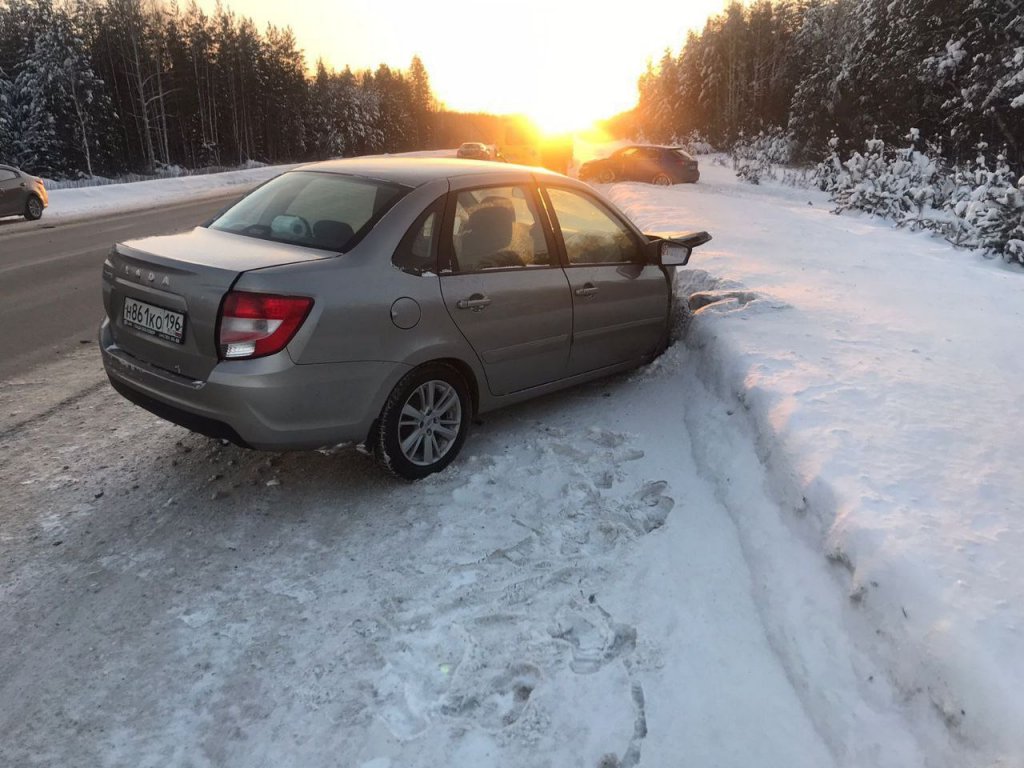 Новый День: На ЕКАД в аварии пострадали дедушка с внучкой (ФОТО)