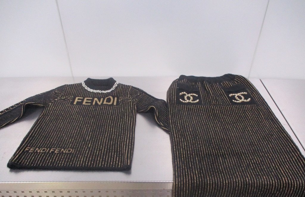 Новый День: 60 килограммов фальшивых Fendi, Chanel и Louis Vuitton пытался провести пассажир из Таджикистана (ФОТО)