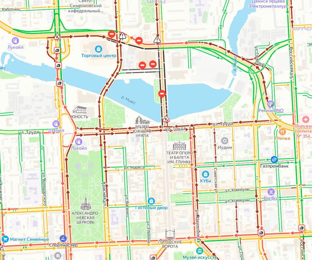 Новый День: В центре Челябинска закрыто движение из-за пожара